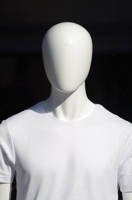 Mannequin homme sans visage : la solution idéale pour vos vitrines